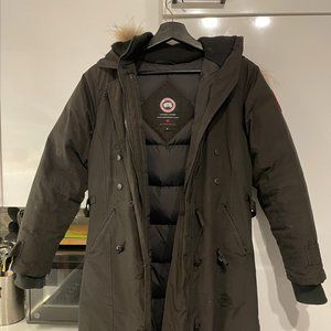 LIKE NEW Canada Goose Down Parka with lined hood